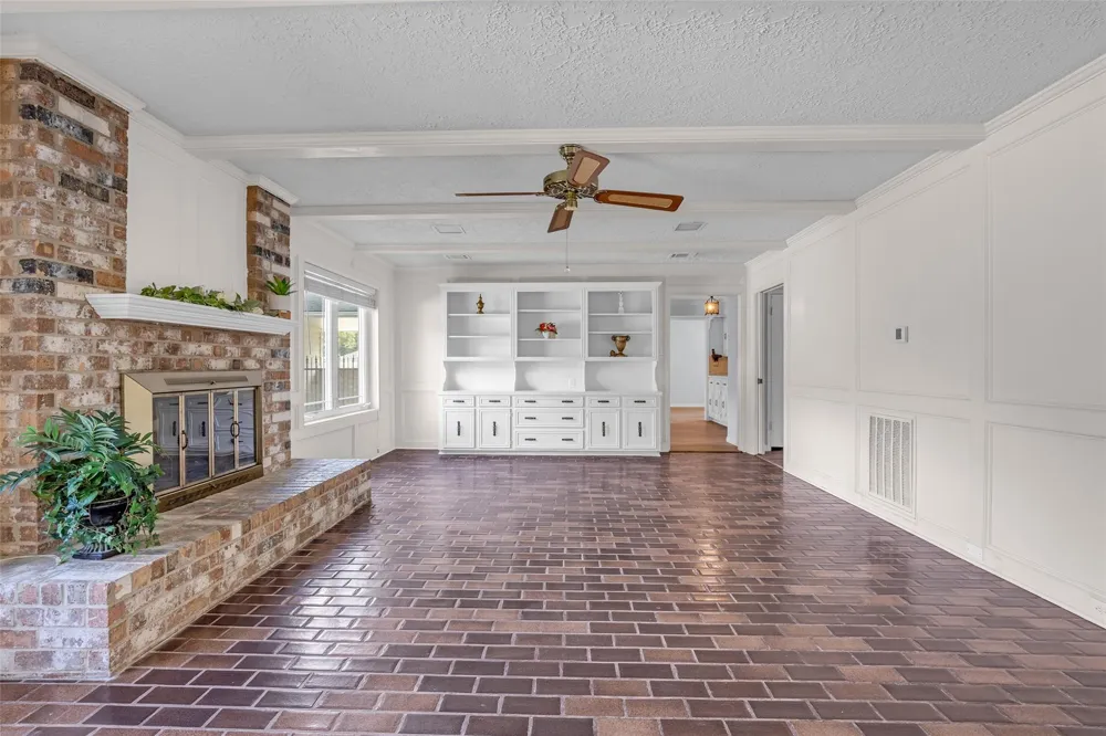 1302 Minchen Drive Deer Park, TX 77536