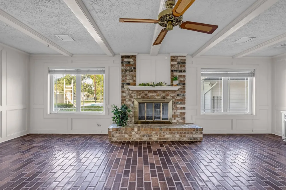 1302 Minchen Drive Deer Park, TX 77536