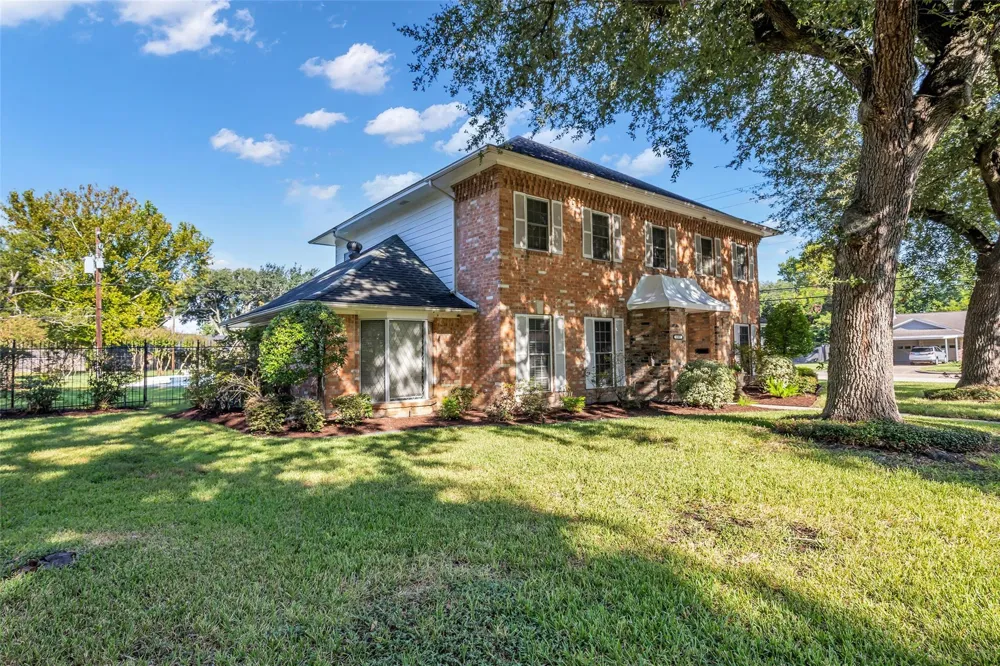 1302 Minchen Drive Deer Park, TX 77536