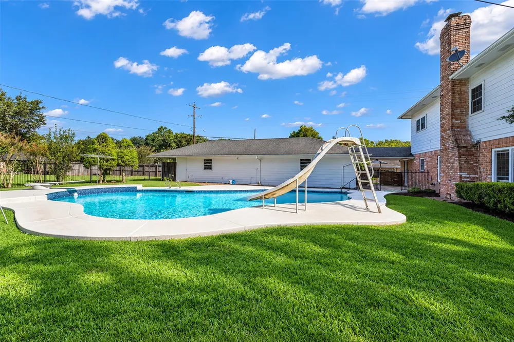 1302 Minchen Drive Deer Park, TX 77536