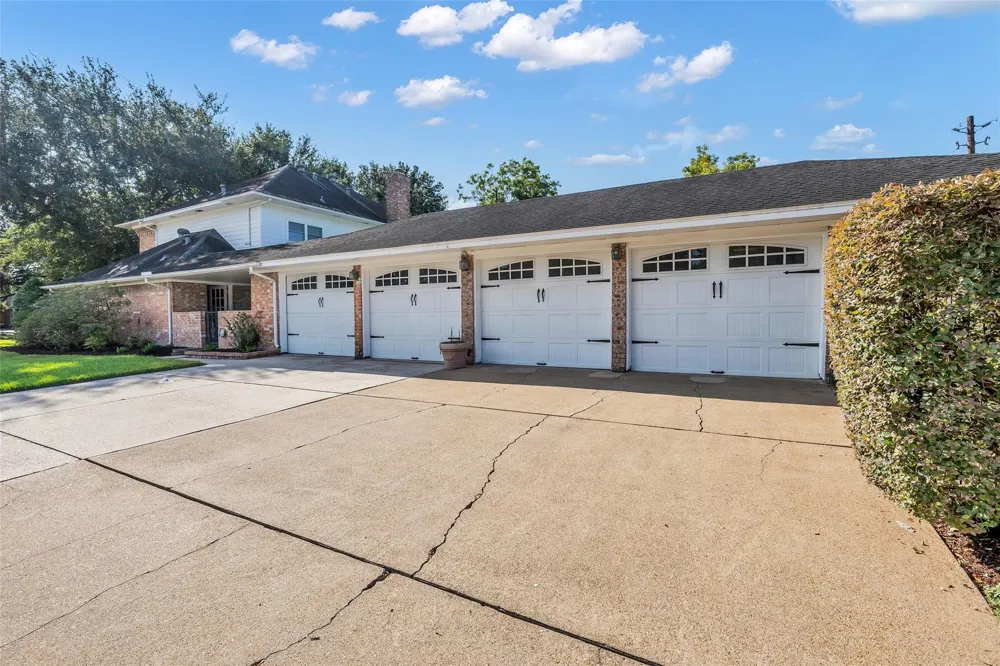 1302 Minchen Drive Deer Park, TX 77536