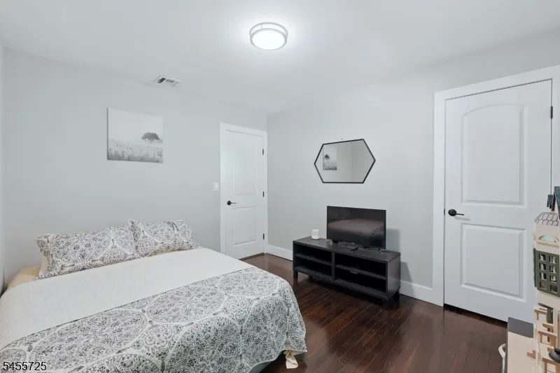 127 Hillside Dr North Haledon, NJ 07508