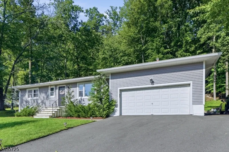 127 Hillside Dr North Haledon, NJ 07508