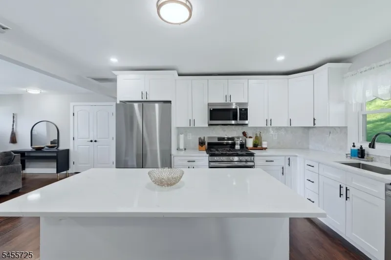 127 Hillside Dr North Haledon, NJ 07508