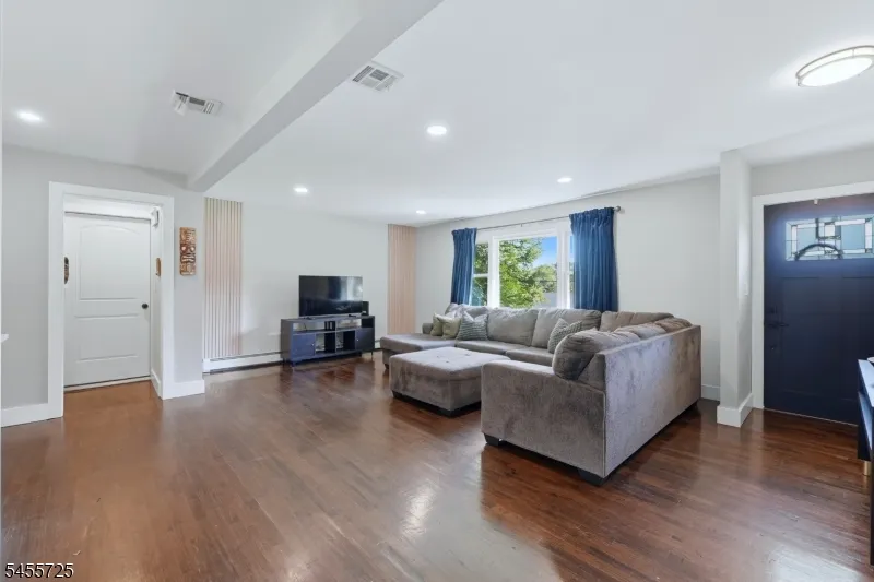 127 Hillside Dr North Haledon, NJ 07508