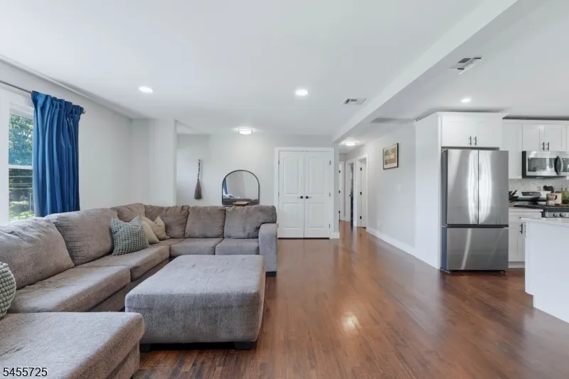 127 Hillside Dr North Haledon, NJ 07508