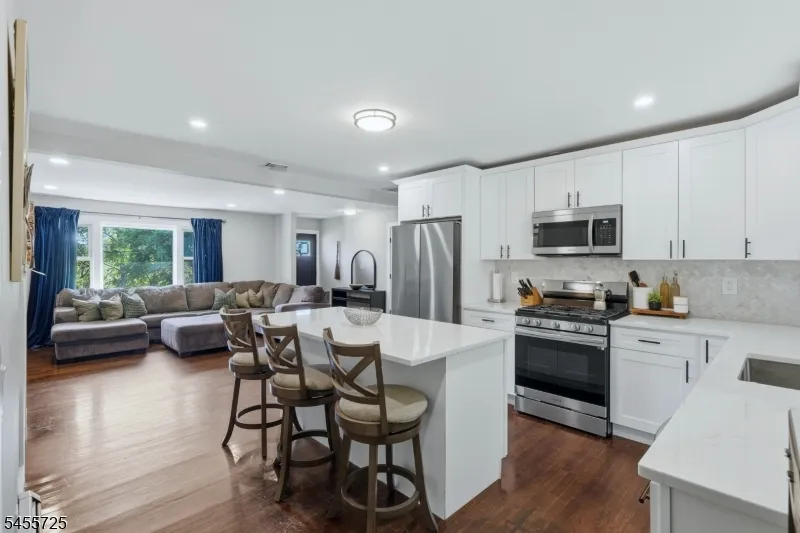 127 Hillside Dr North Haledon, NJ 07508