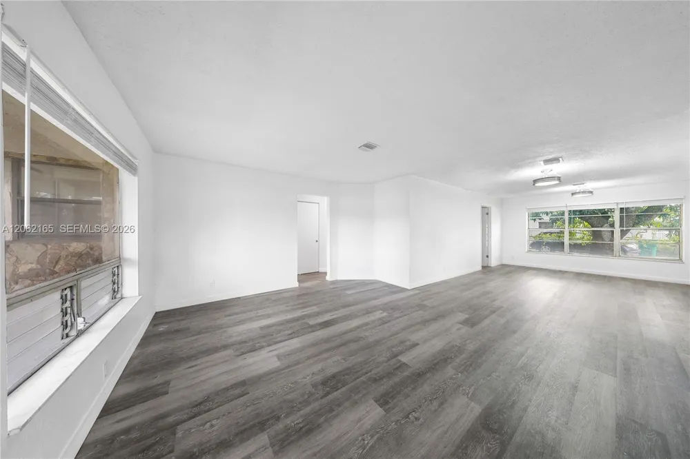 820 NW 38th Ave Lauderhill, FL 33311