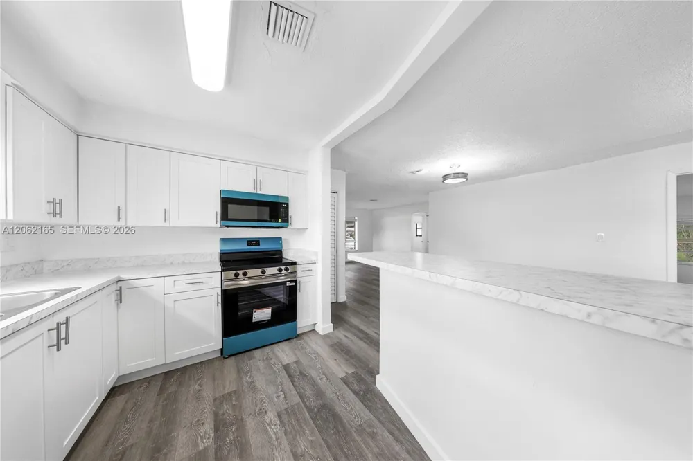 820 NW 38th Ave Lauderhill, FL 33311