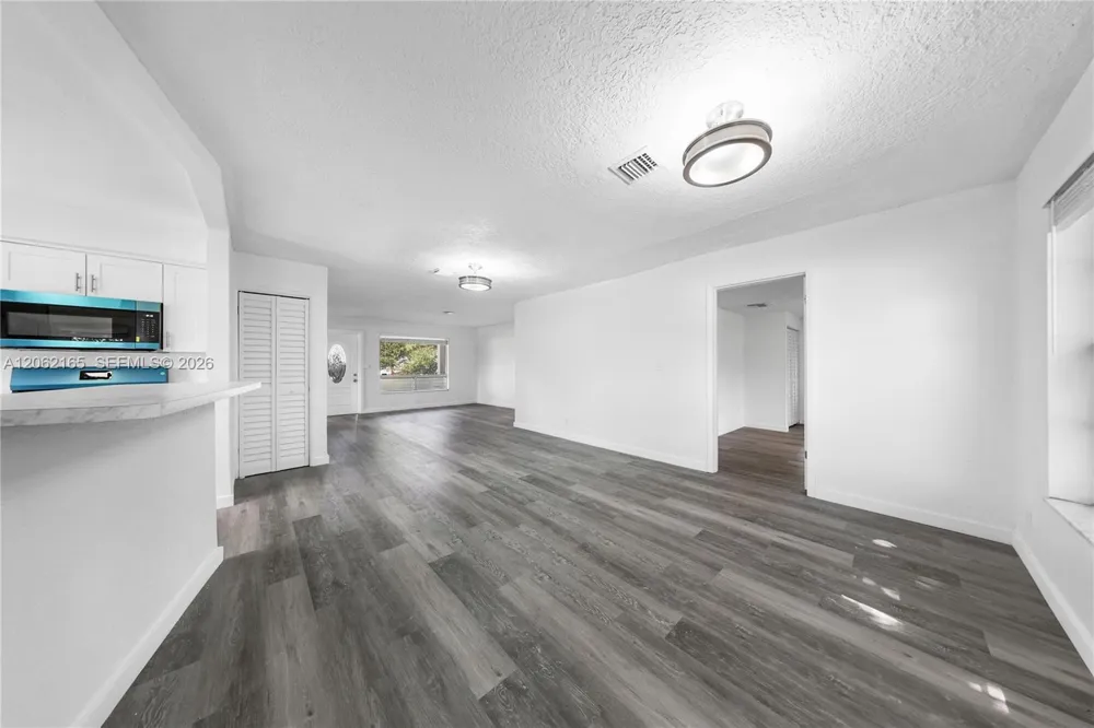 820 NW 38th Ave Lauderhill, FL 33311