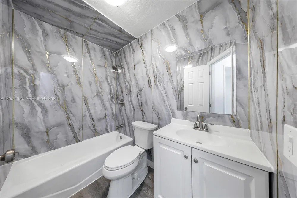 820 NW 38th Ave Lauderhill, FL 33311