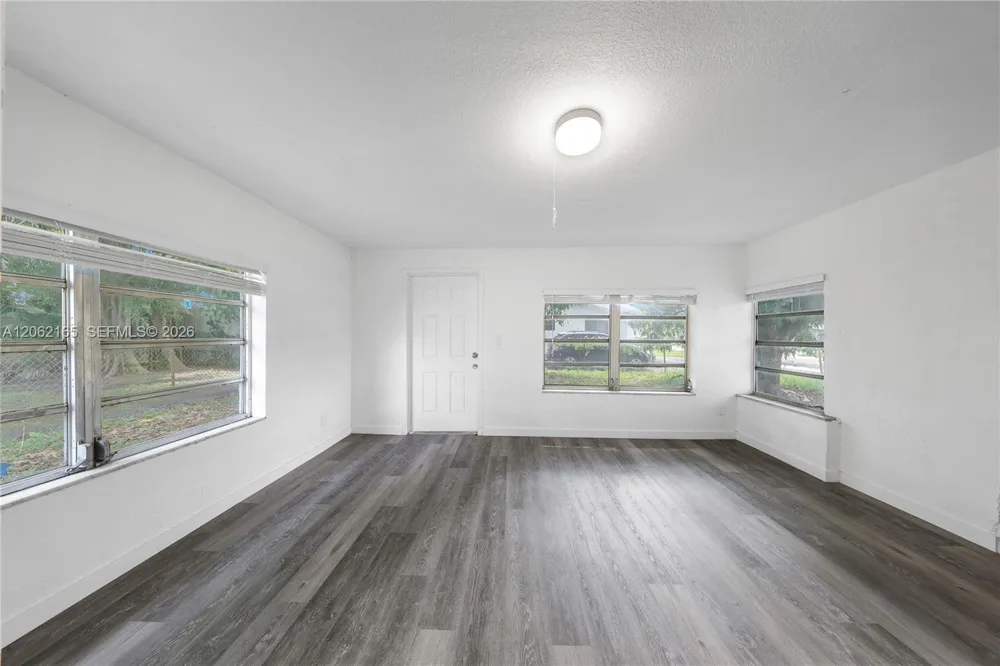 820 NW 38th Ave Lauderhill, FL 33311