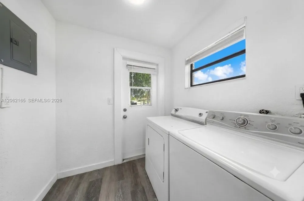 820 NW 38th Ave Lauderhill, FL 33311
