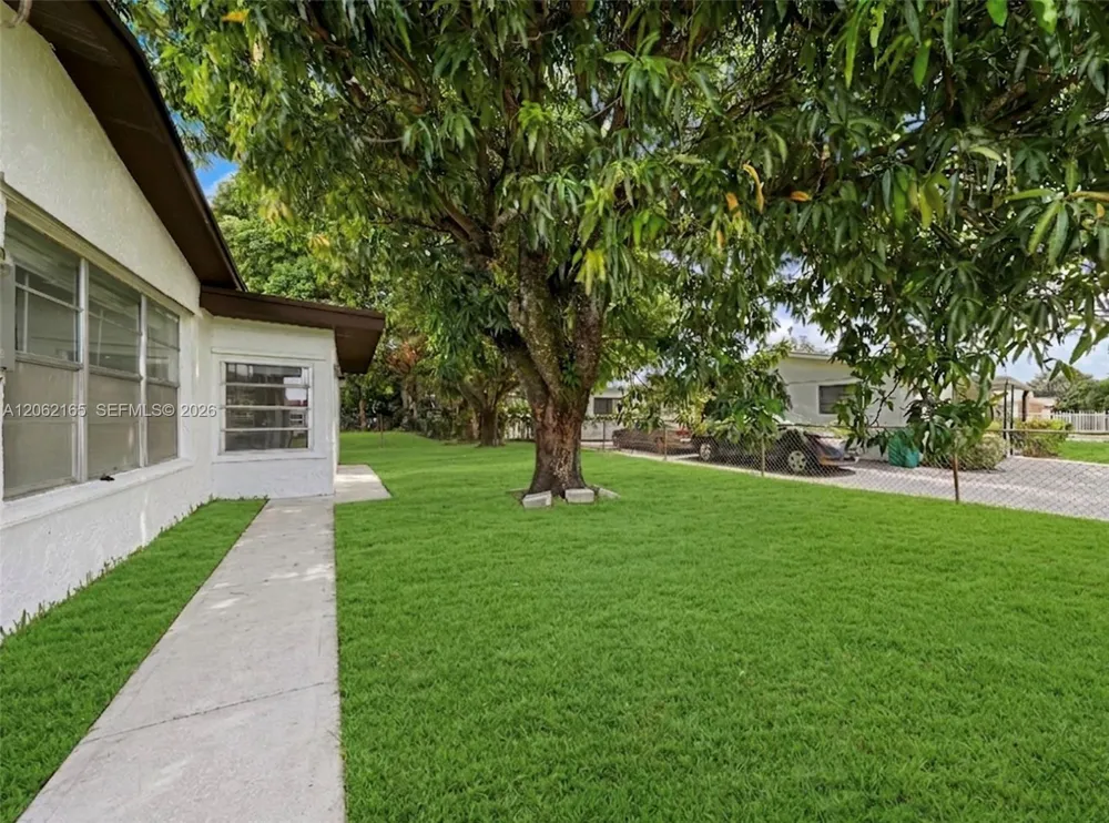 820 NW 38th Ave Lauderhill, FL 33311
