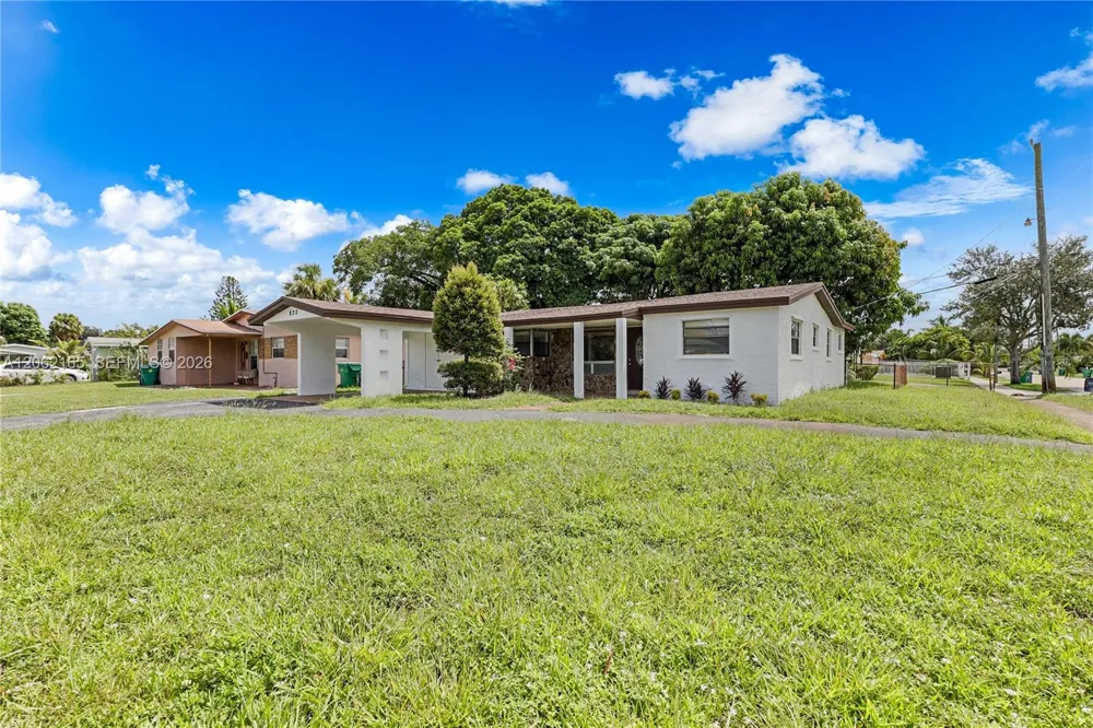 820 NW 38th Ave Lauderhill, FL 33311