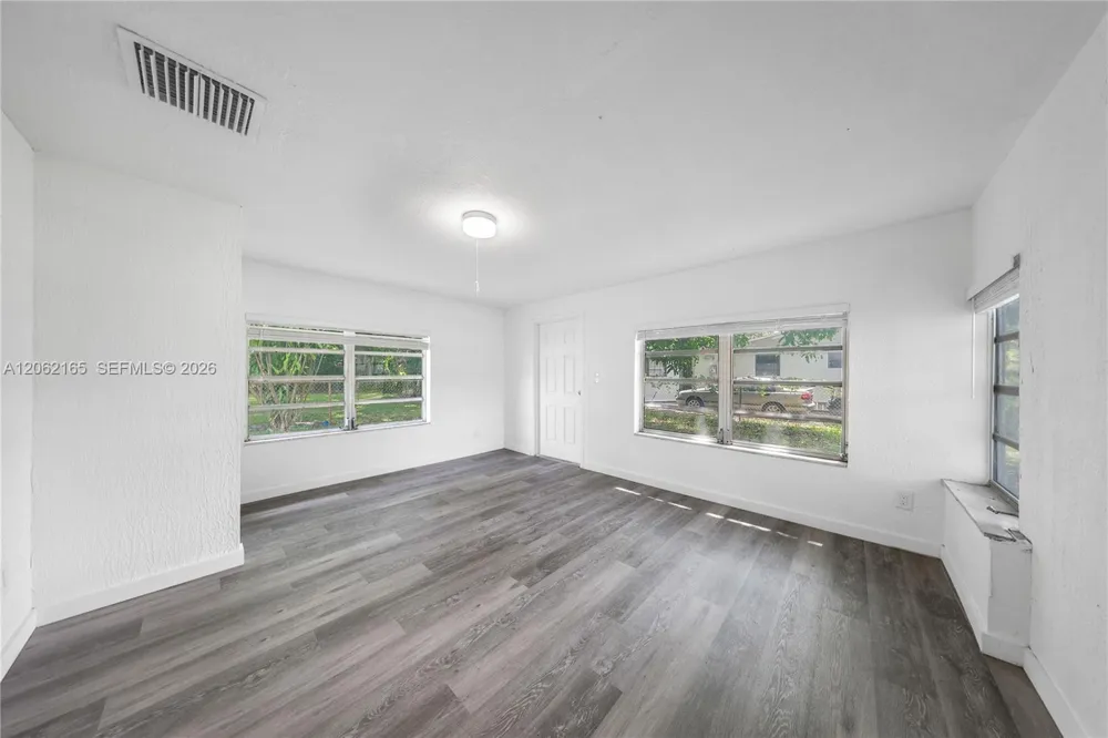 820 NW 38th Ave Lauderhill, FL 33311