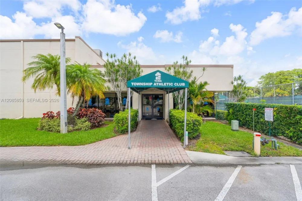 2767 Carambola Cir S #402 Coconut Creek, FL 33066
