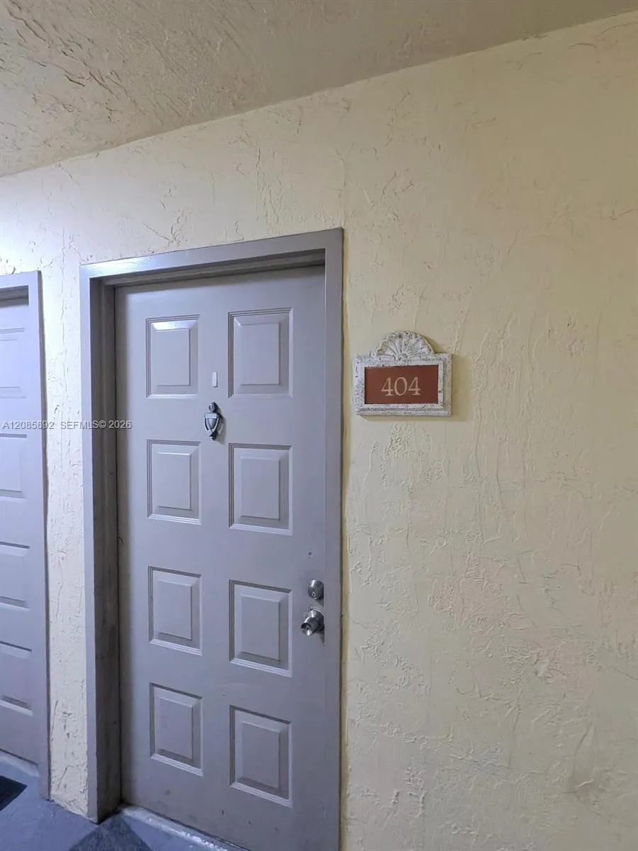 8245 Lake Dr #404 Doral, FL 33166