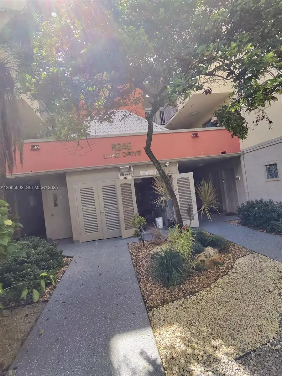 8245 Lake Dr #404 Doral, FL 33166