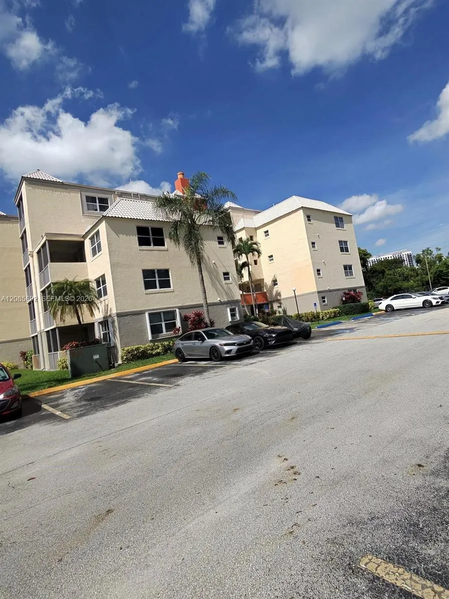 8245 Lake Dr #404 Doral, FL 33166