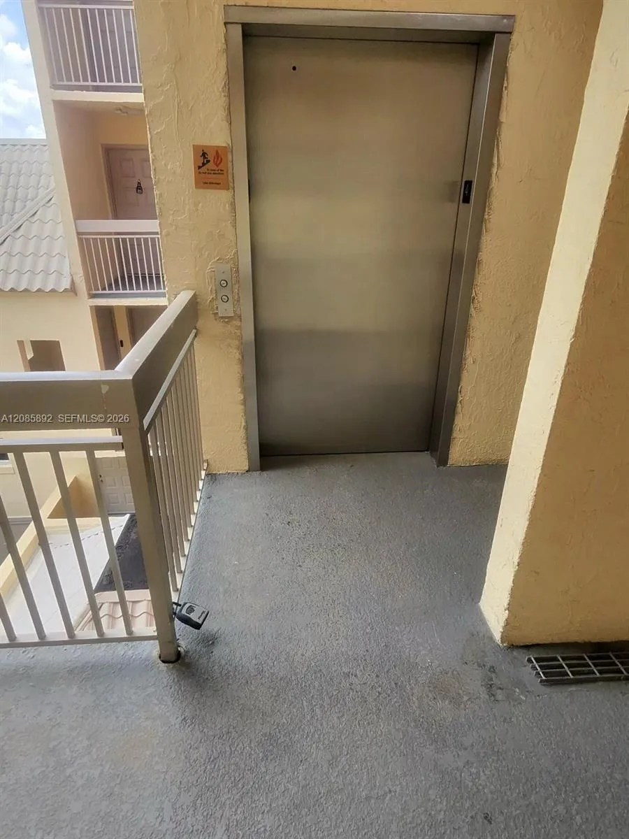 8245 Lake Dr #404 Doral, FL 33166