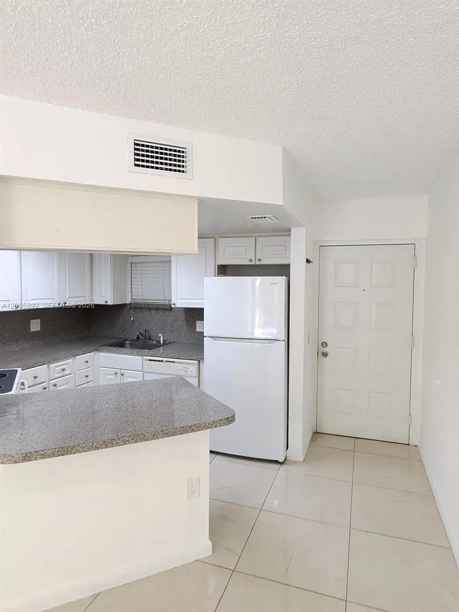 8245 Lake Dr #404 Doral, FL 33166