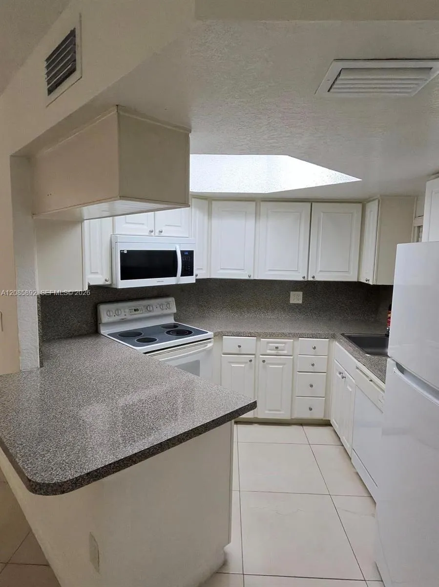8245 Lake Dr #404 Doral, FL 33166