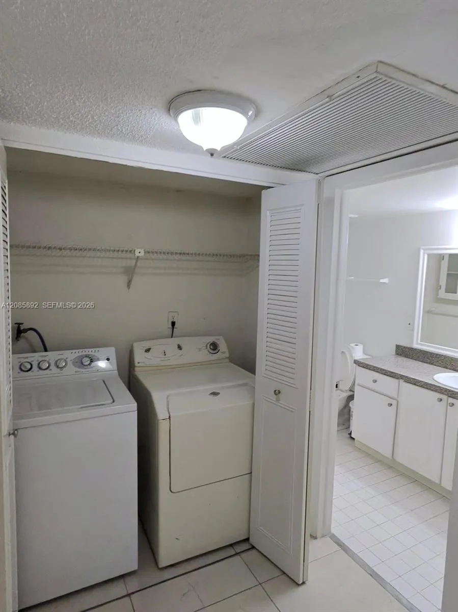 8245 Lake Dr #404 Doral, FL 33166