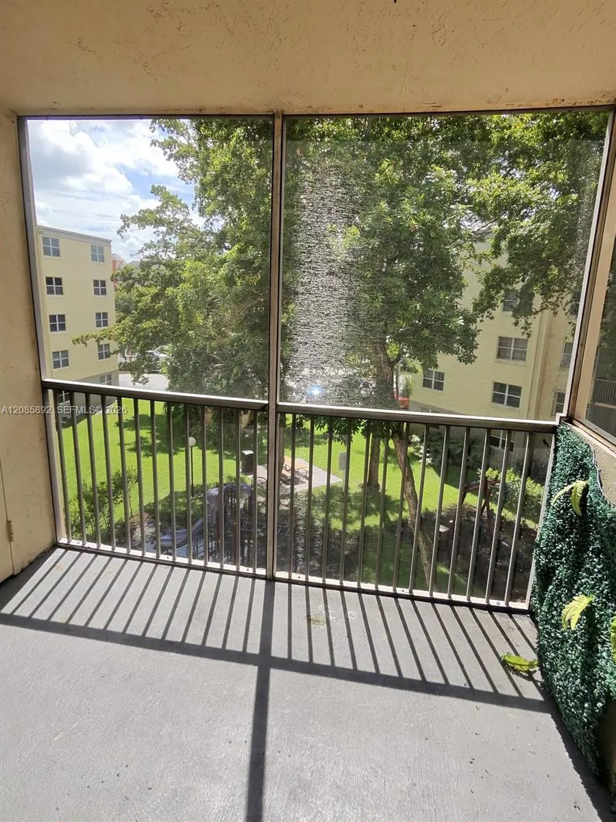 8245 Lake Dr #404 Doral, FL 33166