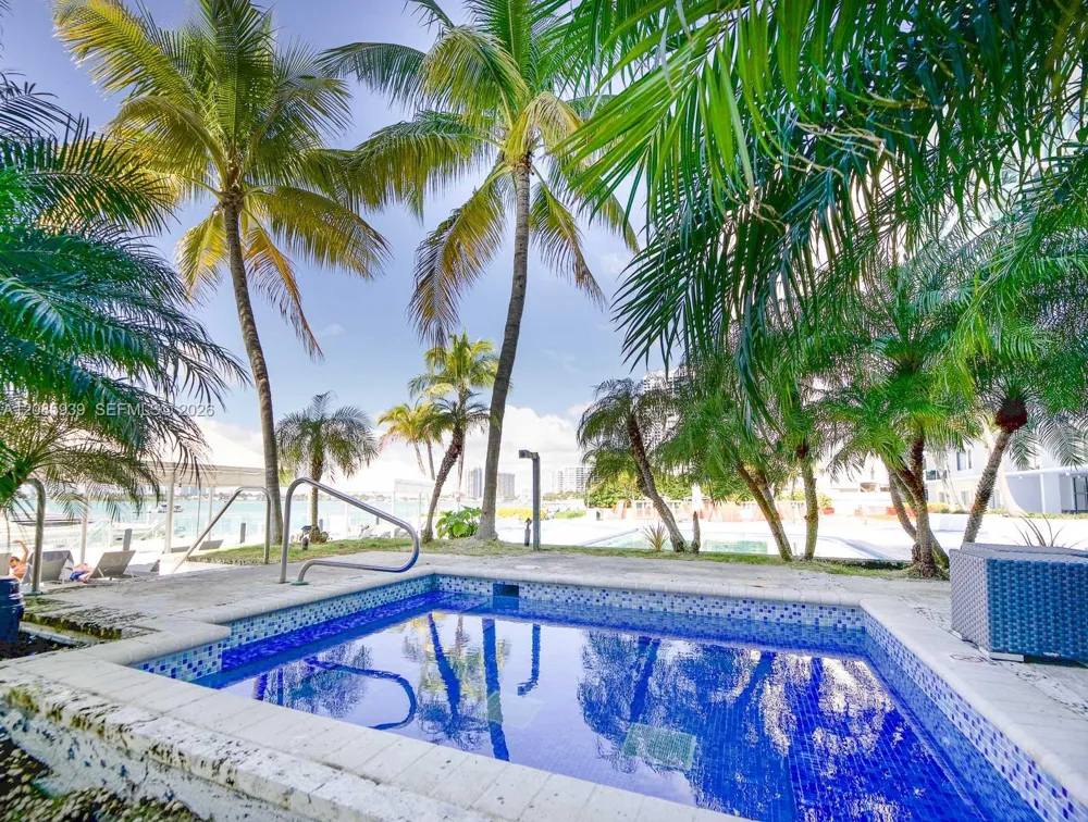 1200 West Ave #907 Miami Beach, FL 33139