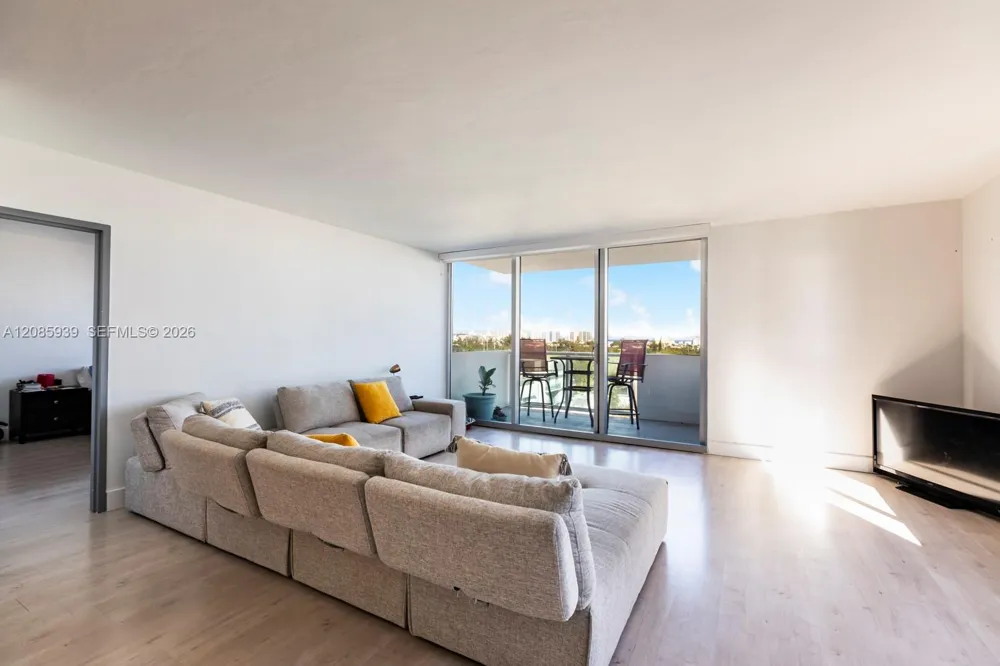 1200 West Ave #907 Miami Beach, FL 33139