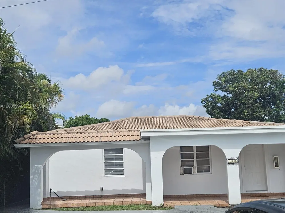 526 SW 64th Ave #5 Miami, FL 33144