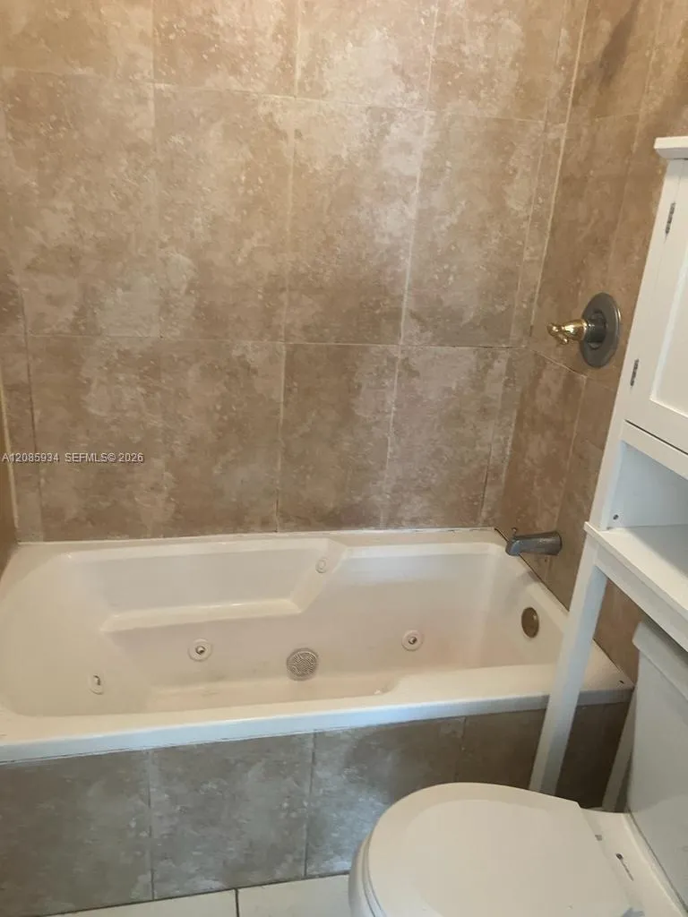 526 SW 64th Ave #5 Miami, FL 33144