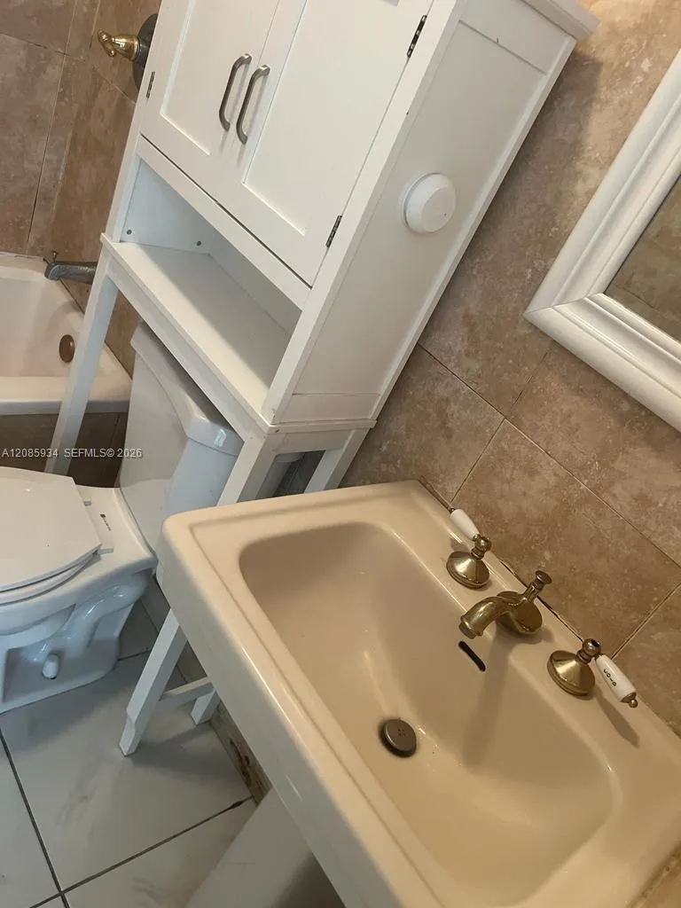 526 SW 64th Ave #5 Miami, FL 33144