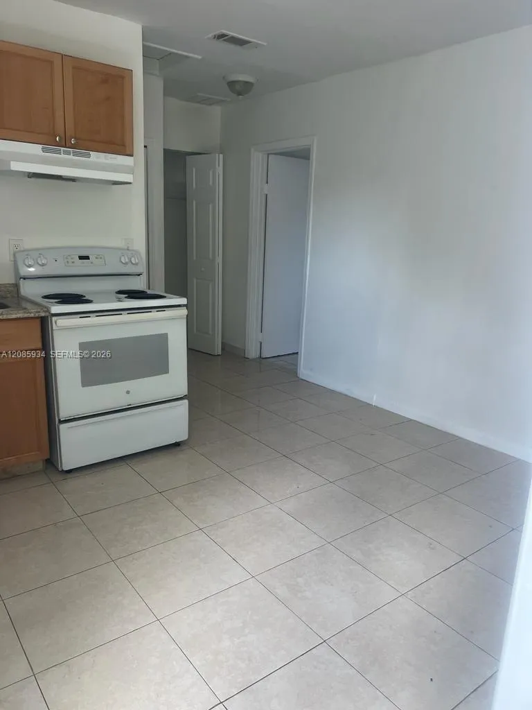 526 SW 64th Ave #5 Miami, FL 33144