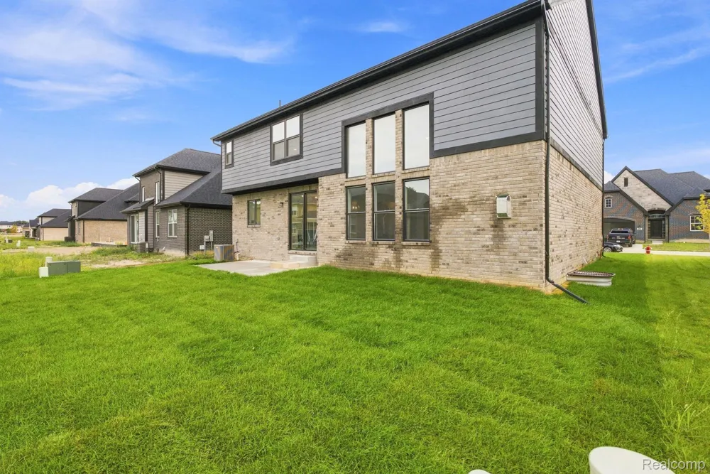 4075 Blossom Drive Sterling Heights City, MI 48314