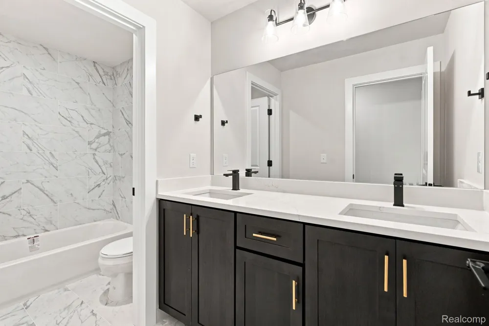 4075 Blossom Drive Sterling Heights City, MI 48314