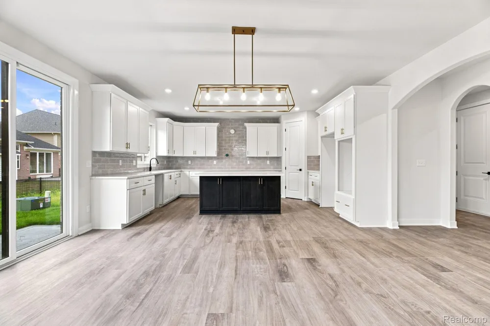 4075 Blossom Drive Sterling Heights City, MI 48314