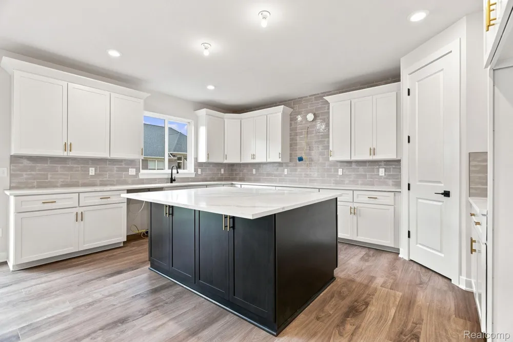4075 Blossom Drive Sterling Heights City, MI 48314