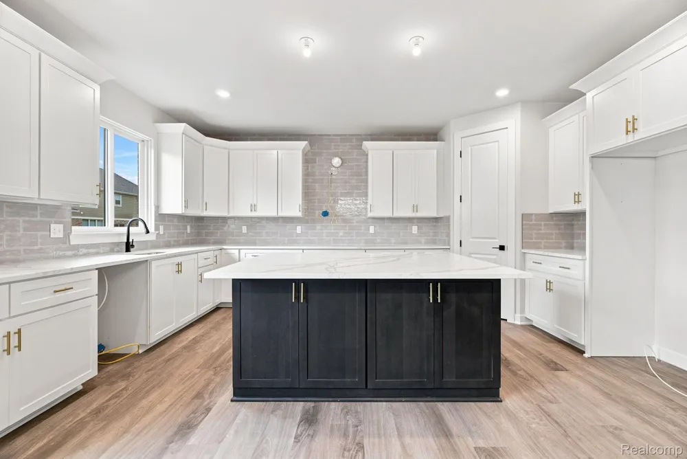 4075 Blossom Drive Sterling Heights City, MI 48314