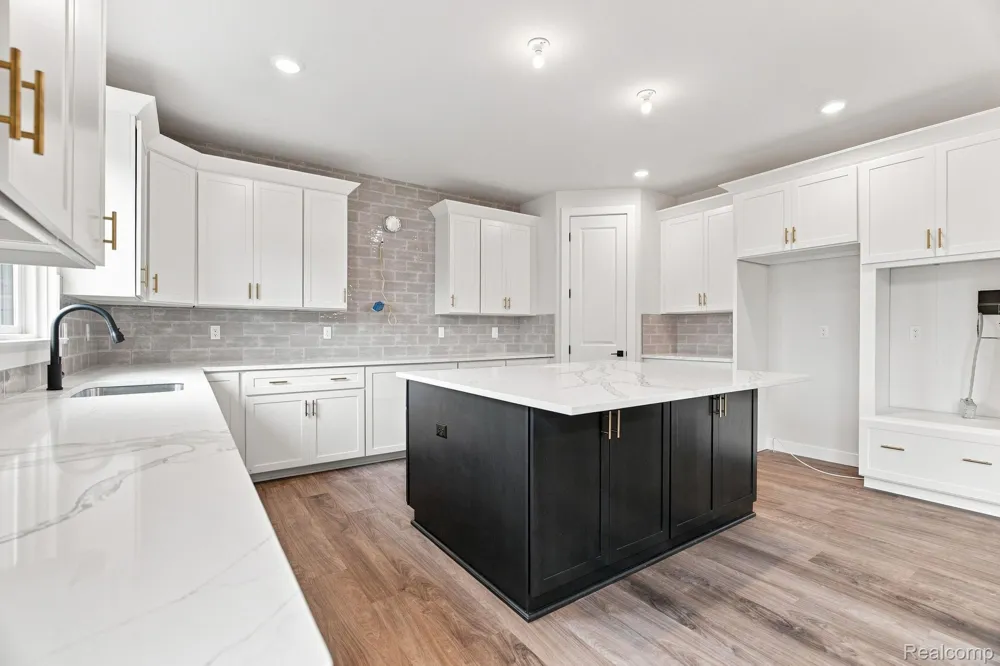 4075 Blossom Drive Sterling Heights City, MI 48314