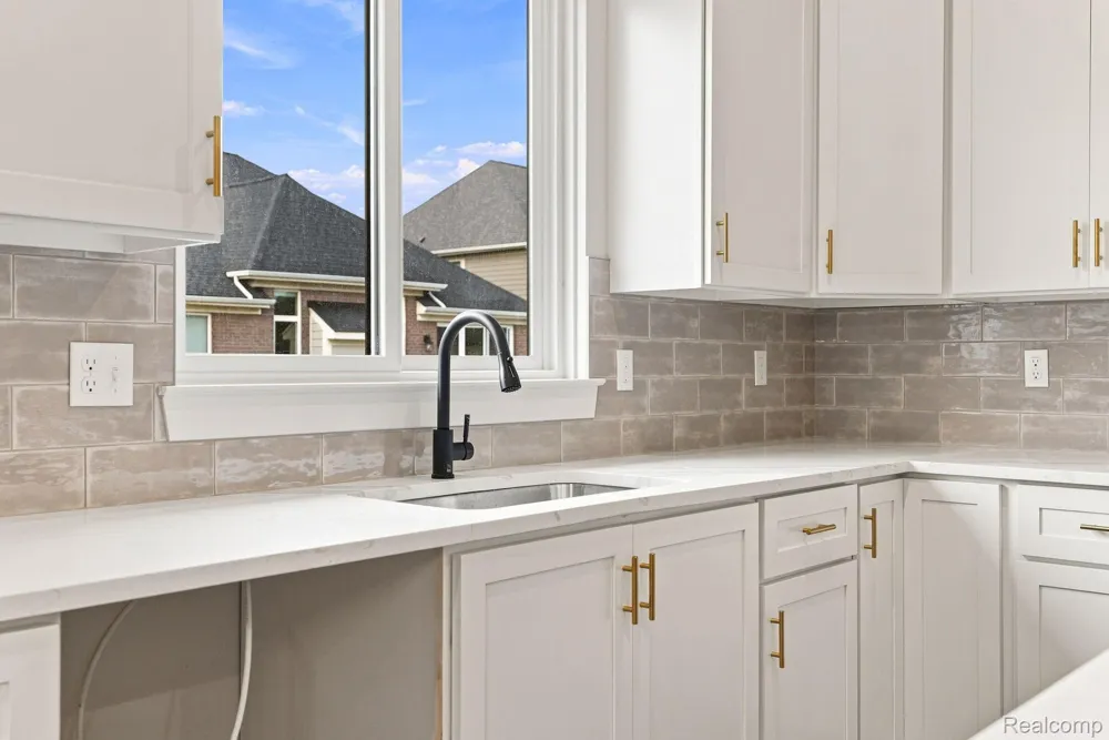 4075 Blossom Drive Sterling Heights City, MI 48314