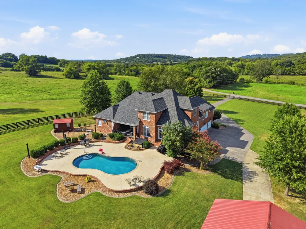 11987 N Milton Rd Milton, TN 37118