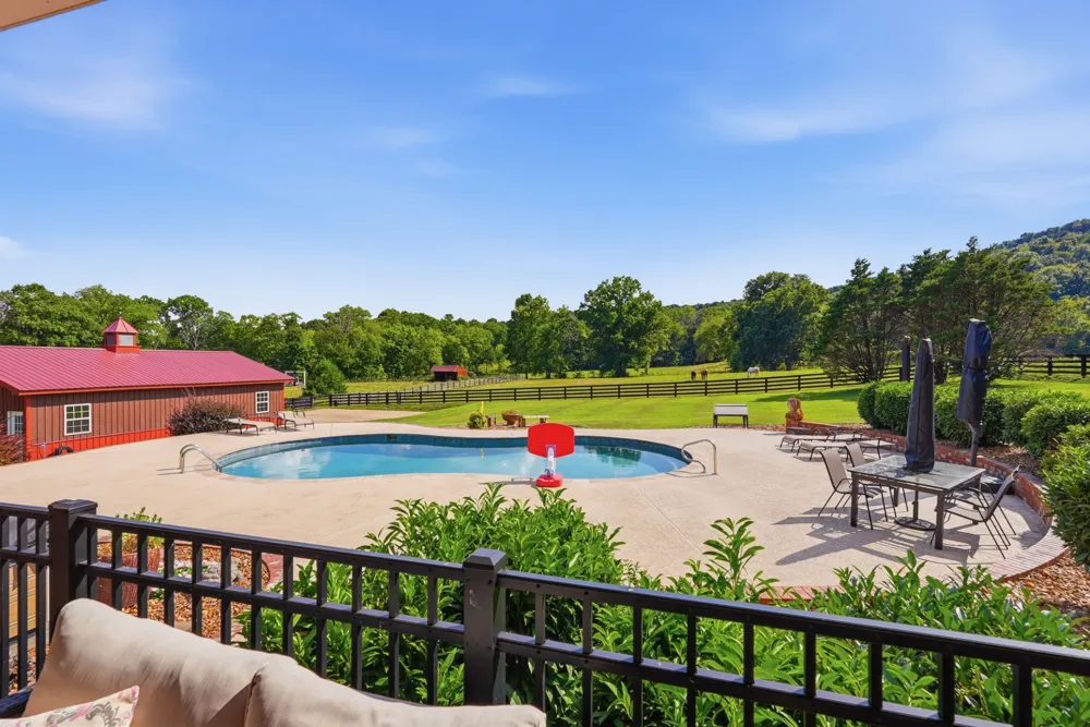 11987 N Milton Rd Milton, TN 37118