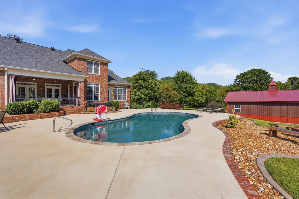 11987 N Milton Rd Milton, TN 37118