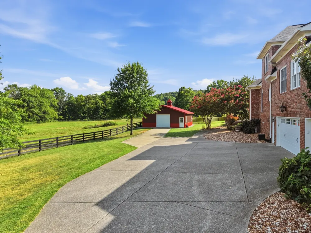 11987 N Milton Rd Milton, TN 37118