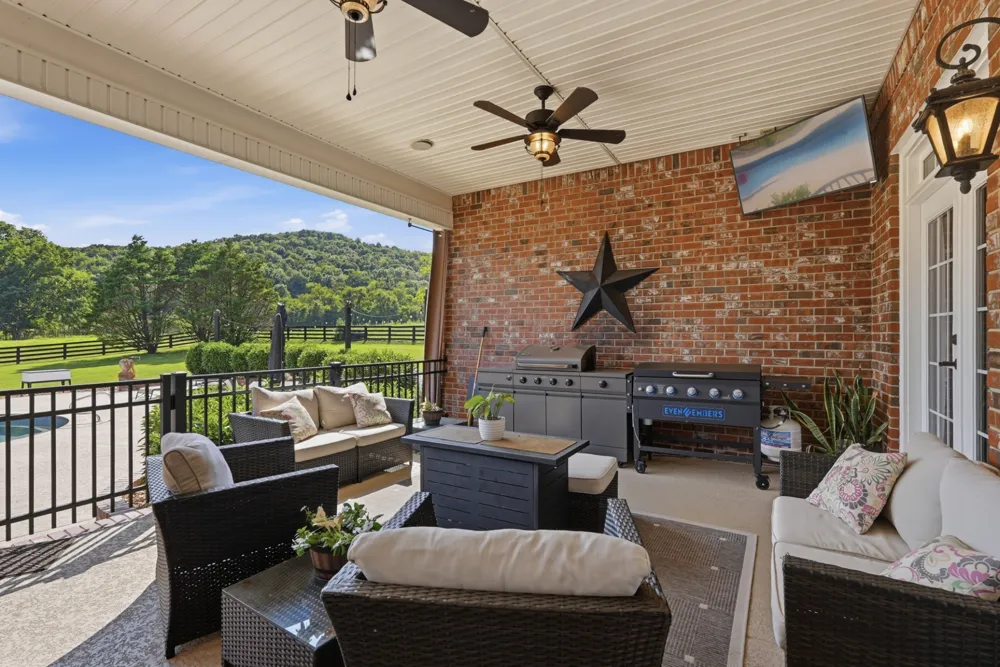 11987 N Milton Rd Milton, TN 37118