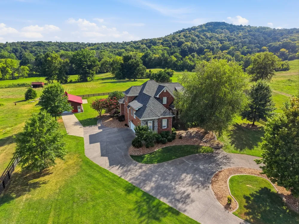 11987 N Milton Rd Milton, TN 37118