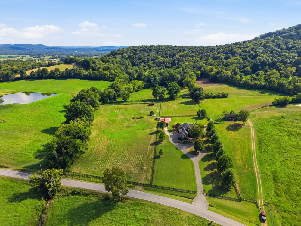 11987 N Milton Rd Milton, TN 37118