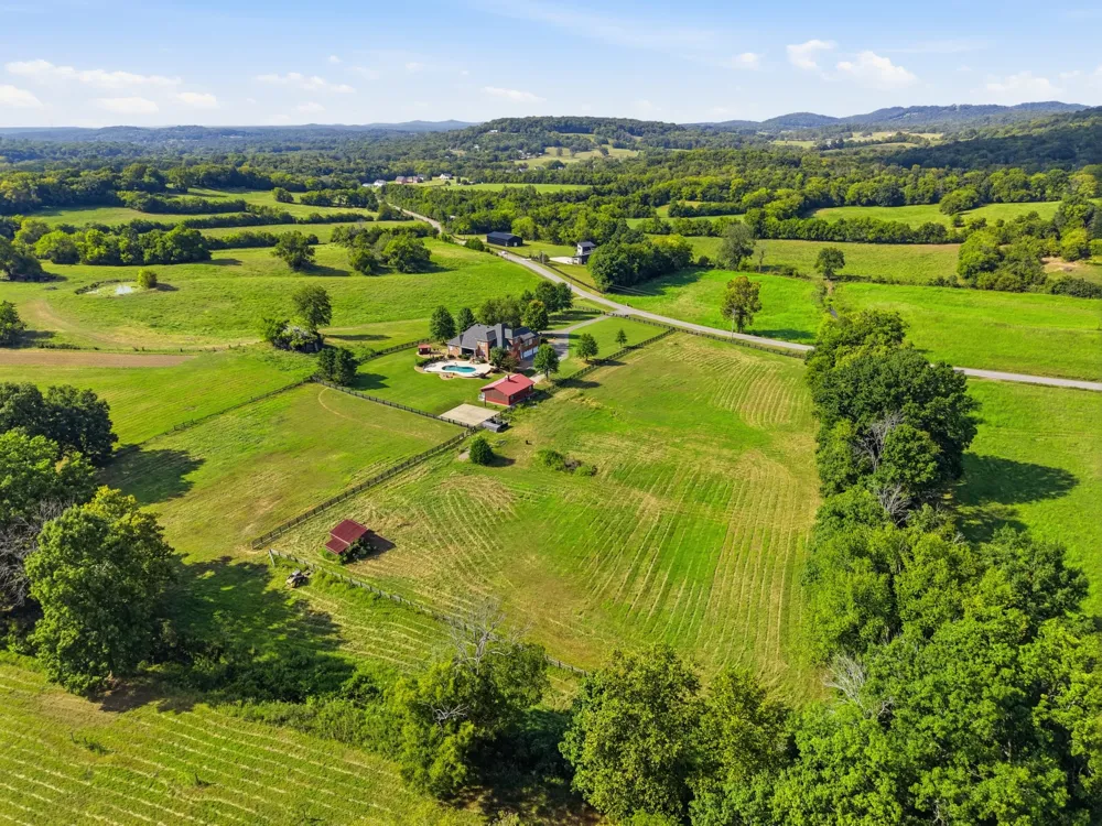 11987 N Milton Rd Milton, TN 37118